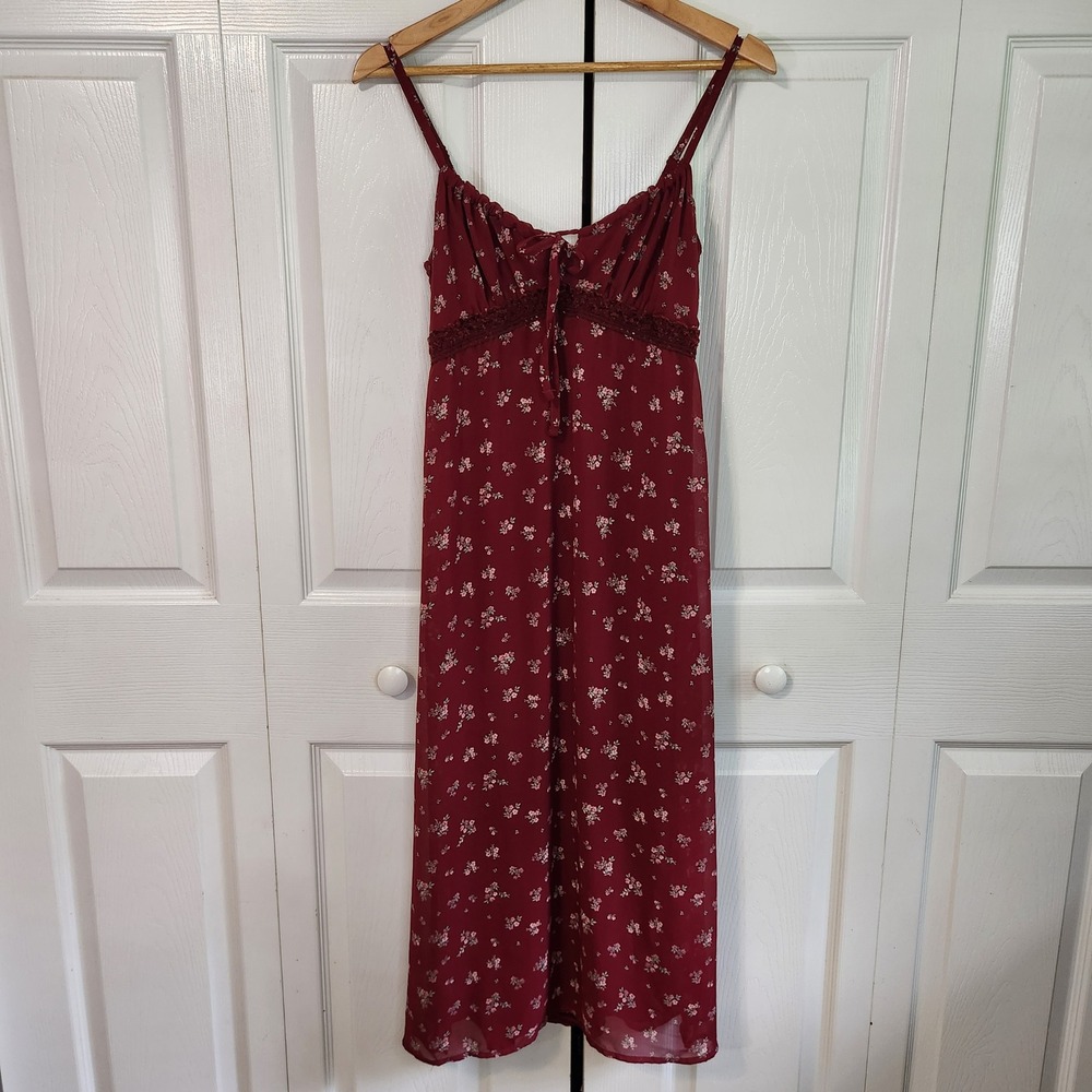 No Boundaries Maroon Floral‎ Midi Dress Smocked Back Lace Trim Small 4-6 Cottage